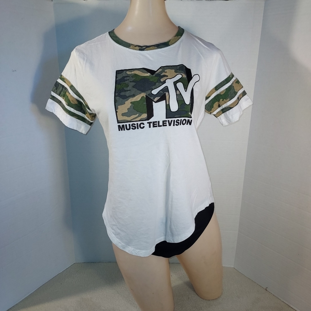 MTV White with Camo Logo T-shirt size M